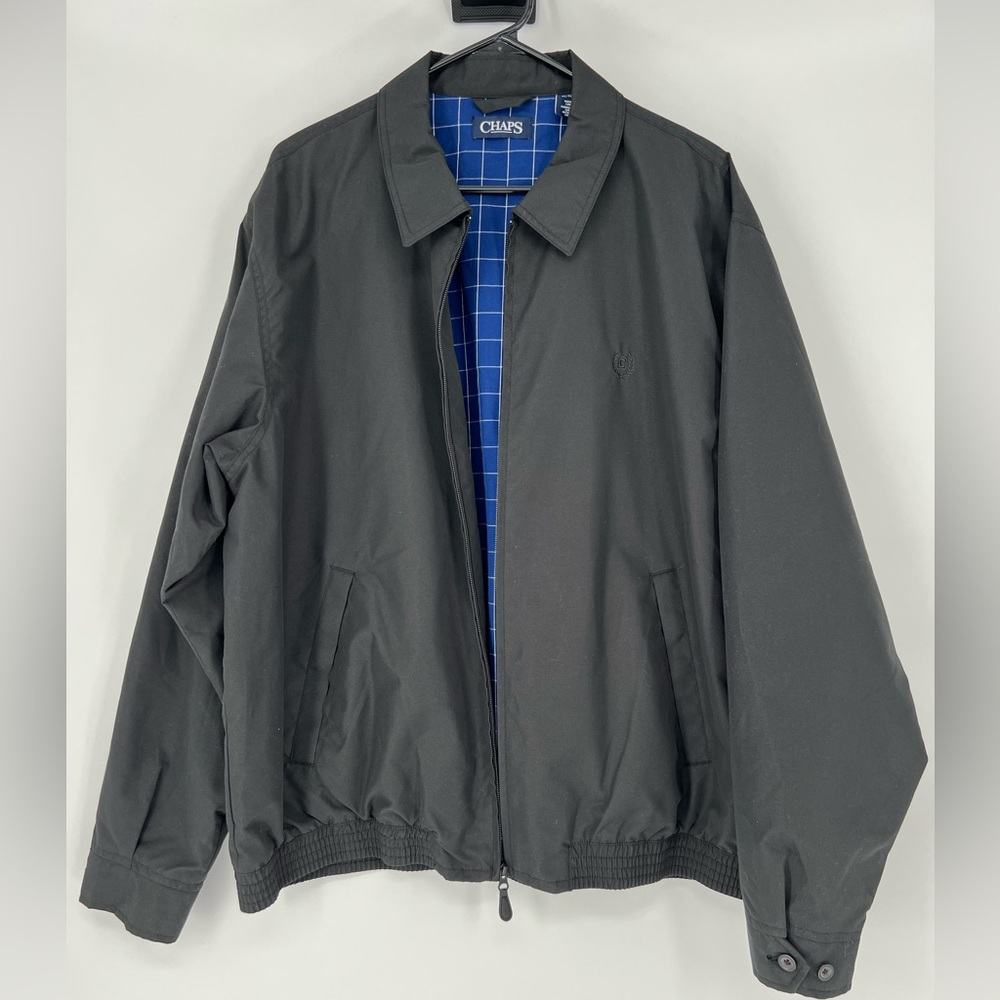CHAPS BLACK ZIPPERED LIGHT JACKET POLYESTER WITH COTTON‎ LINING.